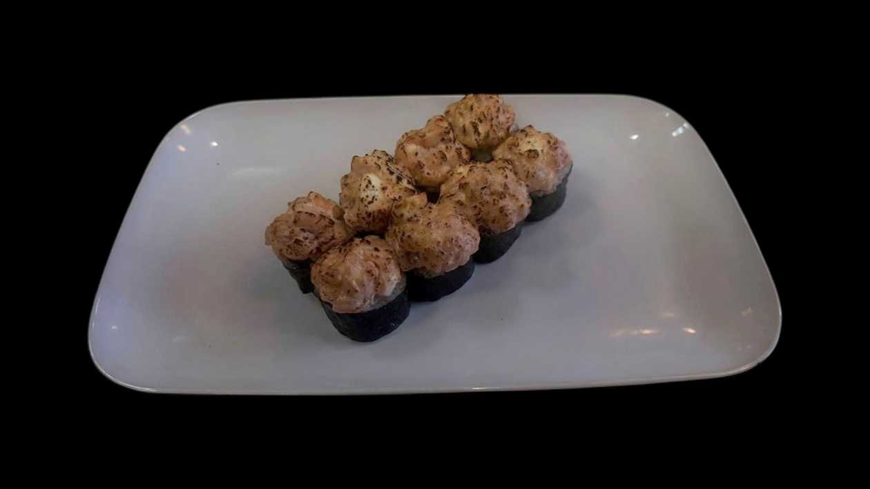 Pieczony roll z czapką – tatar z łososia