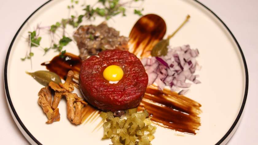 Tatar z polędwicy wołowej