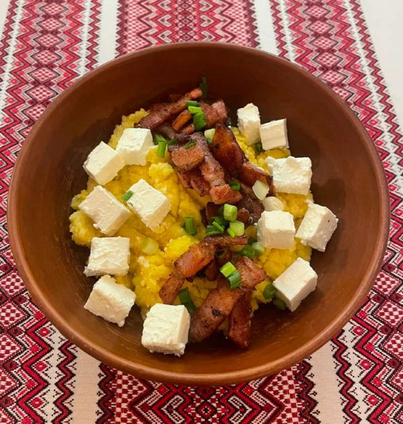 Banosh with bacon and feta