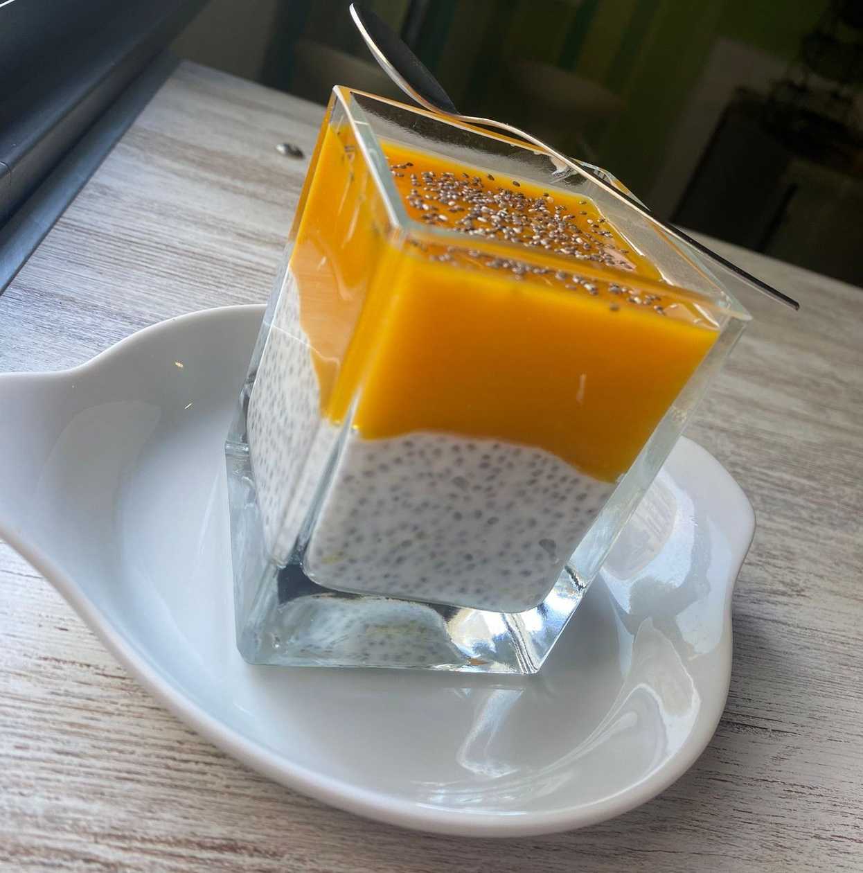 Pudim de Chia e Iogurte com Manga