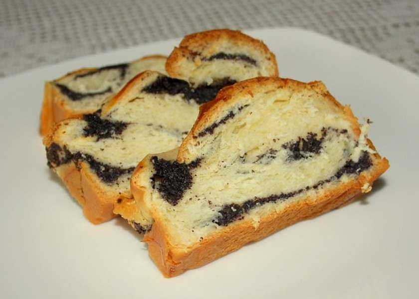 Poppy seed roll