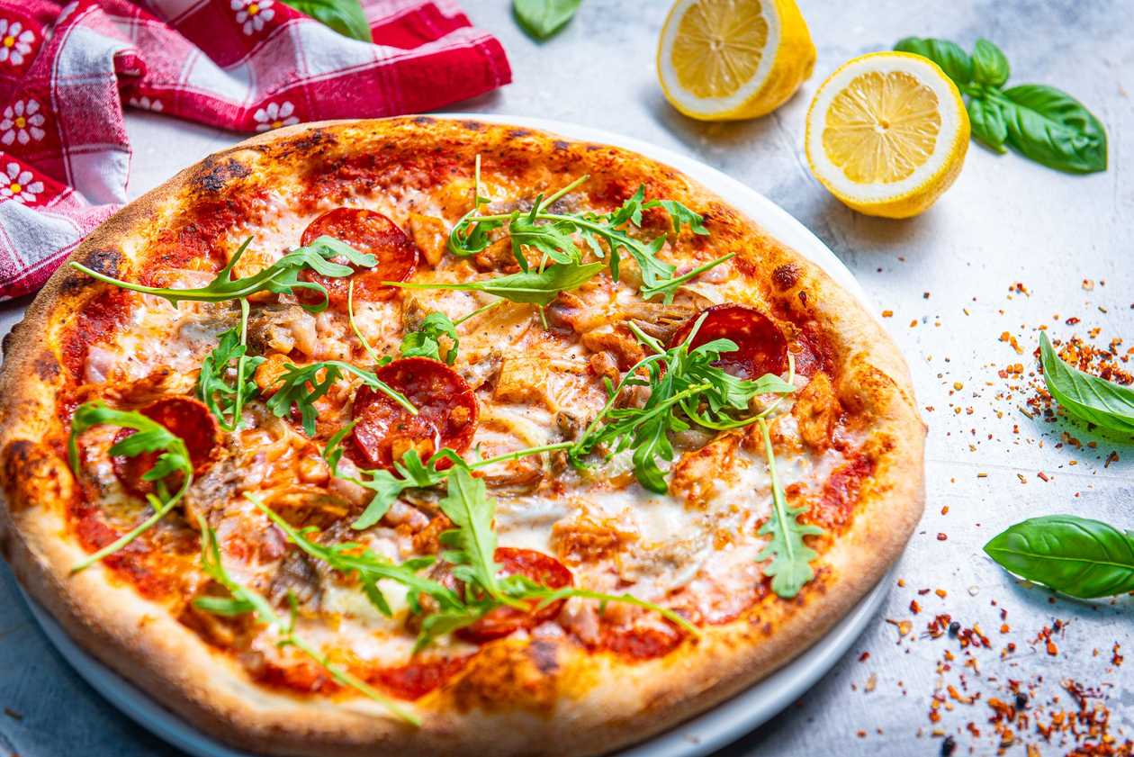 UUS! Fantaasia pitsa 3 vabalt valitud lisandiga