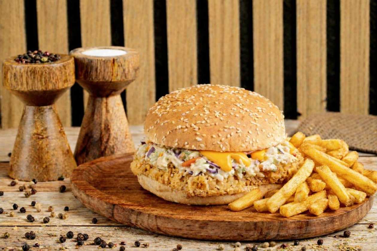 Meniu Mr. Crispy burger coleslaw