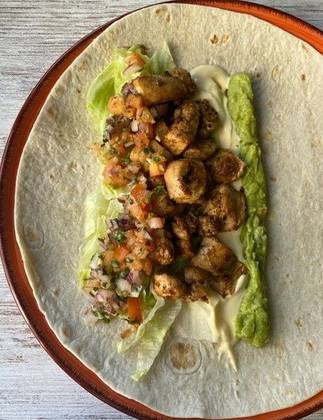 Wrap de Frango com Pico de Gallo Caseiro
