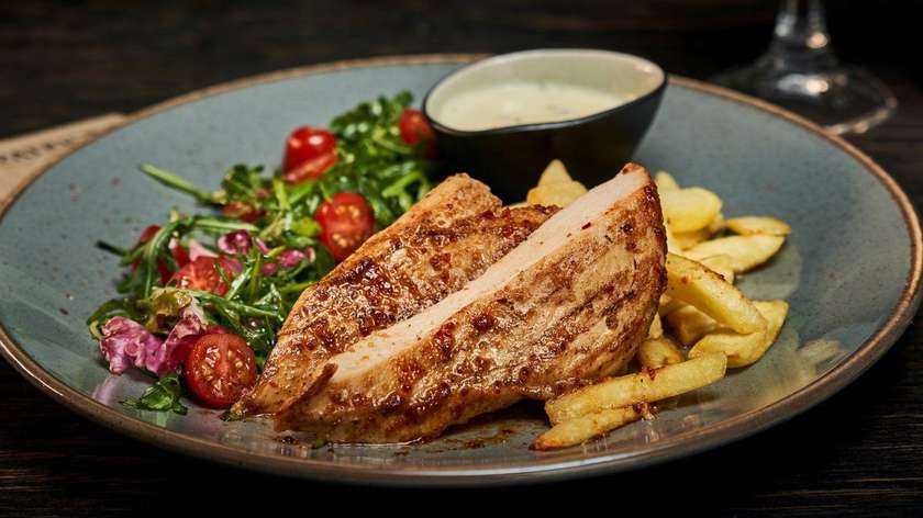 Chicken fillet with light chili-honey glaze