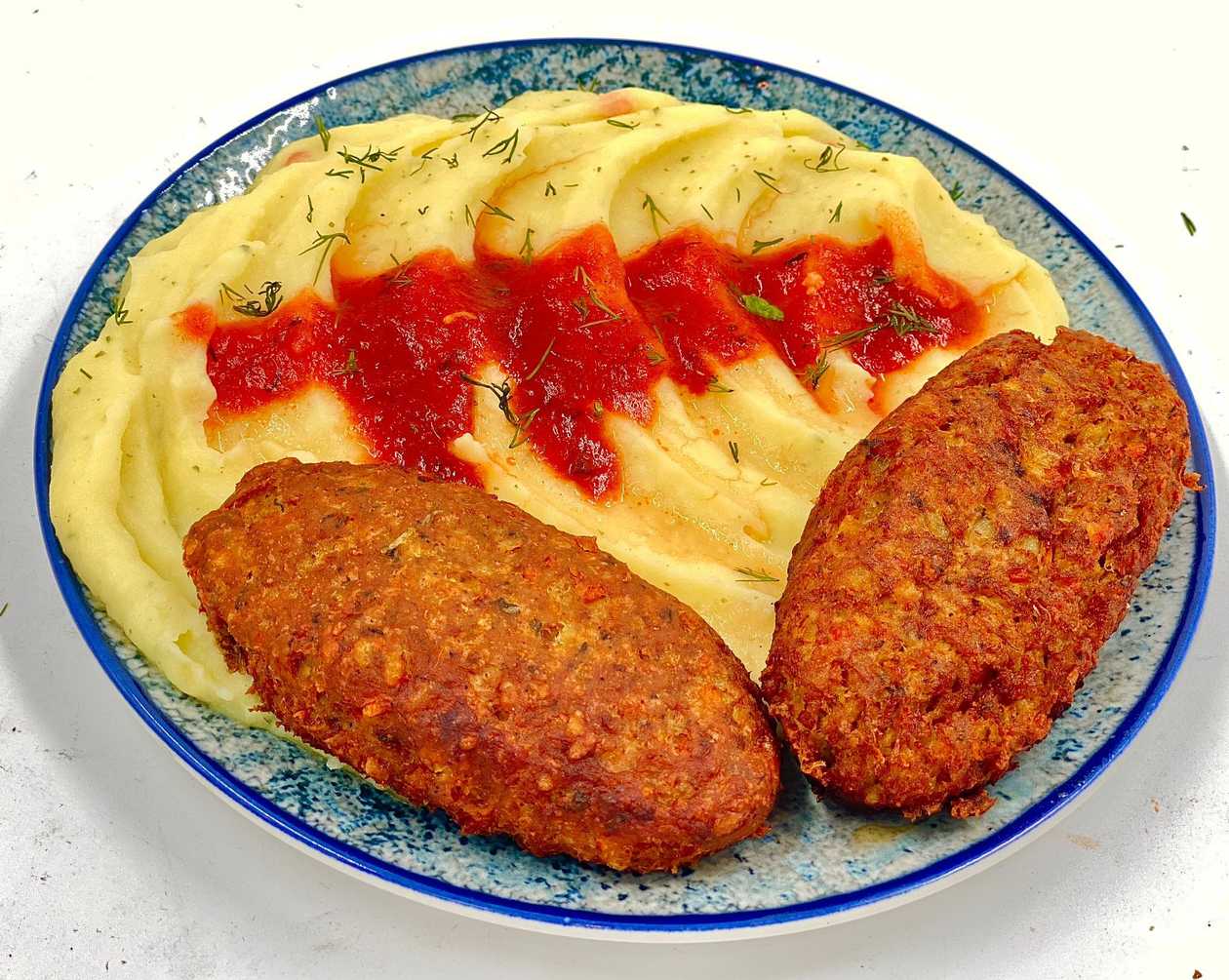 Parjoale de porc cu garnitura la alegere
