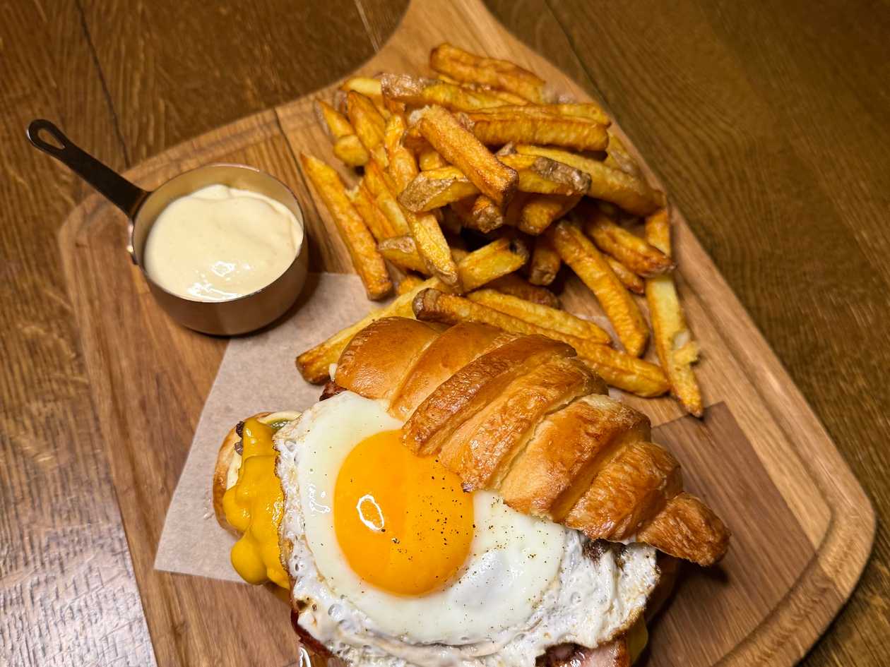 Croissant Smash Burger MENU