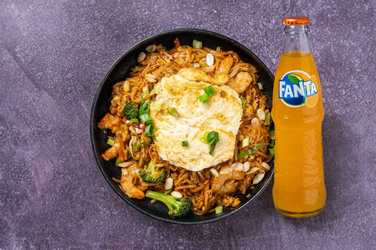 Pad Thai wok with extra meat and Drink