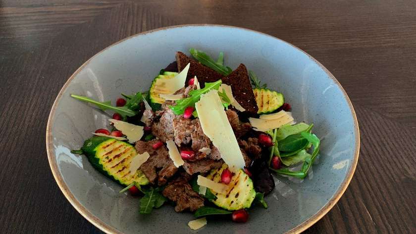 Salad of beef with parmesan