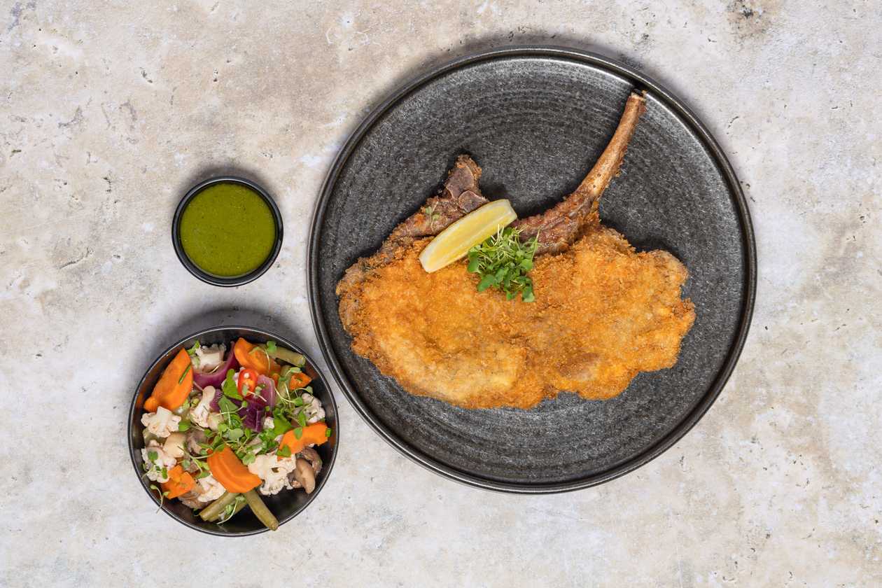 KIAULIENOS NUGARINĖS KEPSNYS SU KAULU