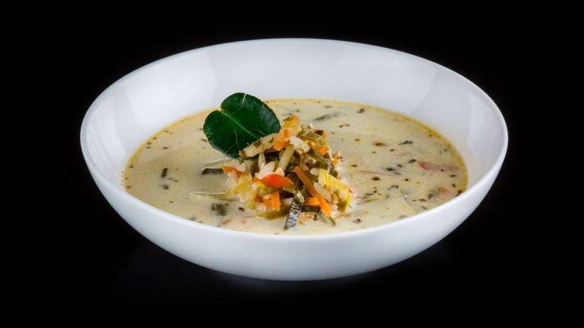 Lime and ginger soup with chicken