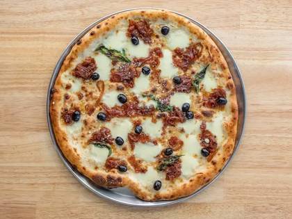 S Karamelizovanou Cibulkou a Černými Olivami