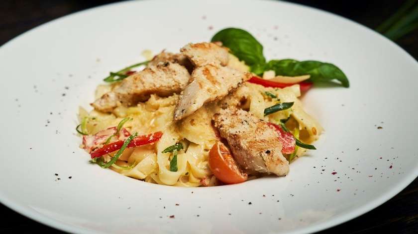 Creamy pasta with chicken and parmesan