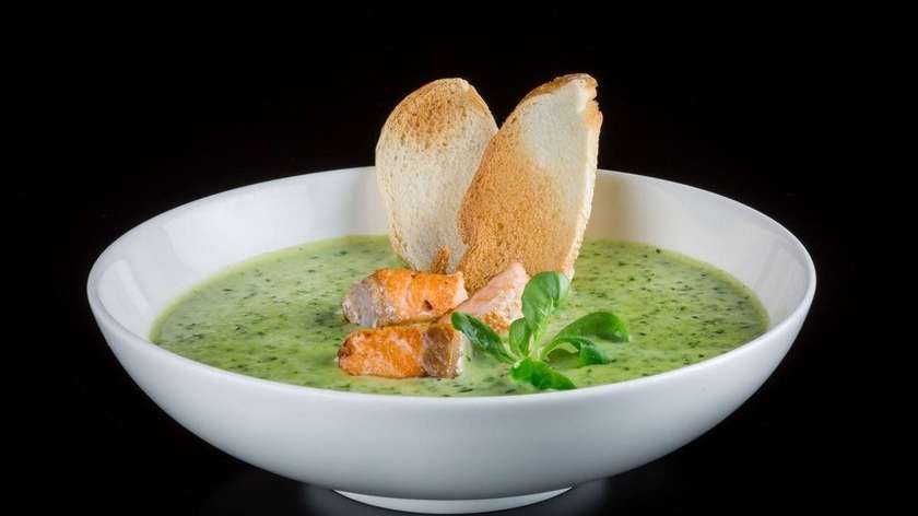 Creamy spinach soup with salmon