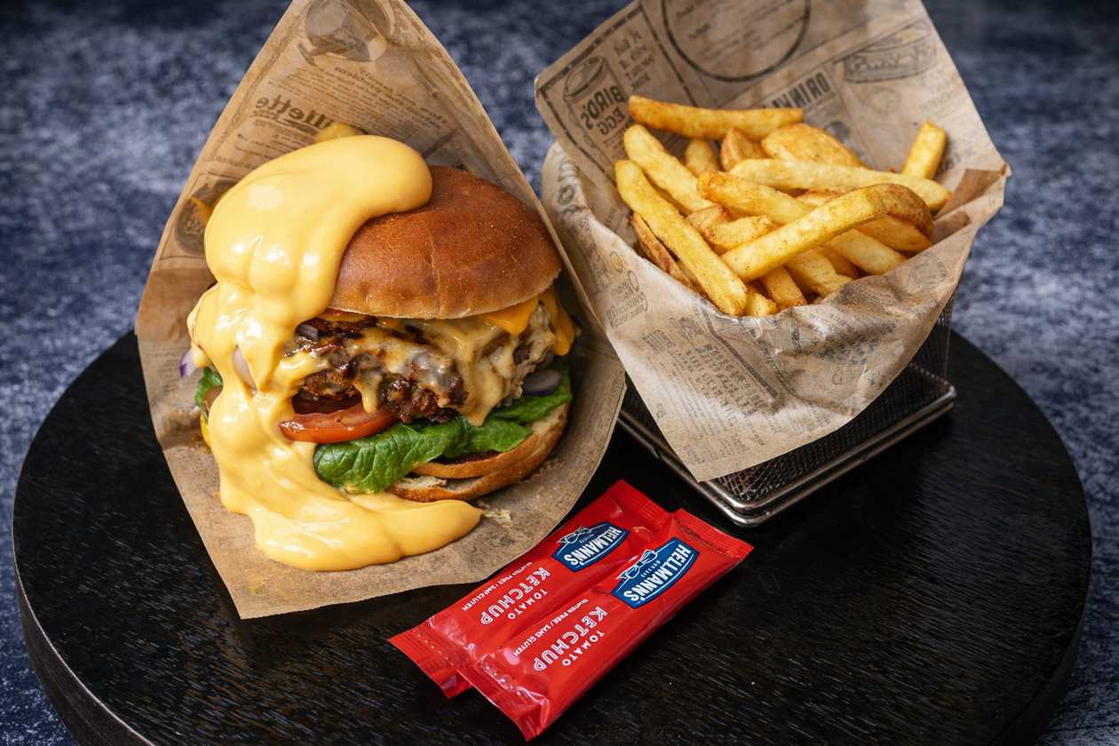 Beef burger "Cheese Bomb" (Combo)