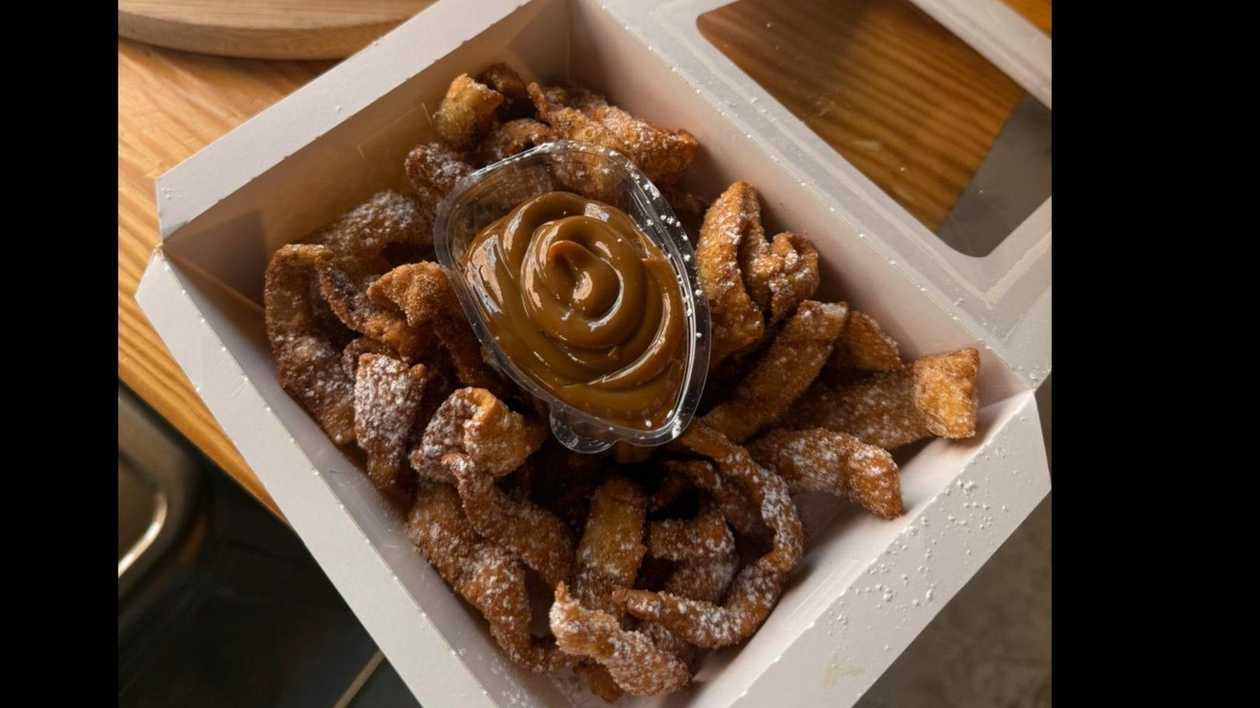 Iscas Crocantes de Pastel sabor churros açúcar e canela