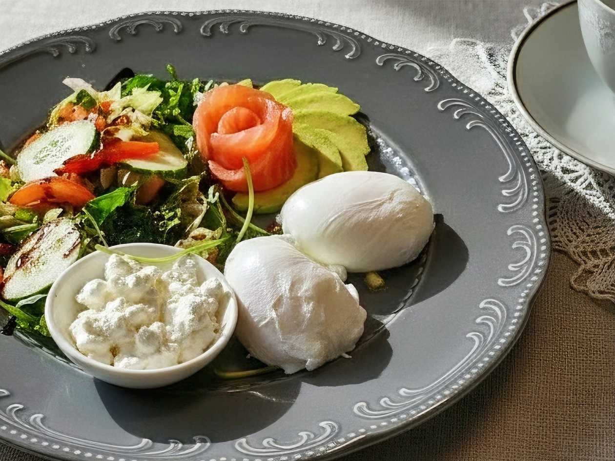 Pošeeritud muna avokaadoga ja soolalõhe