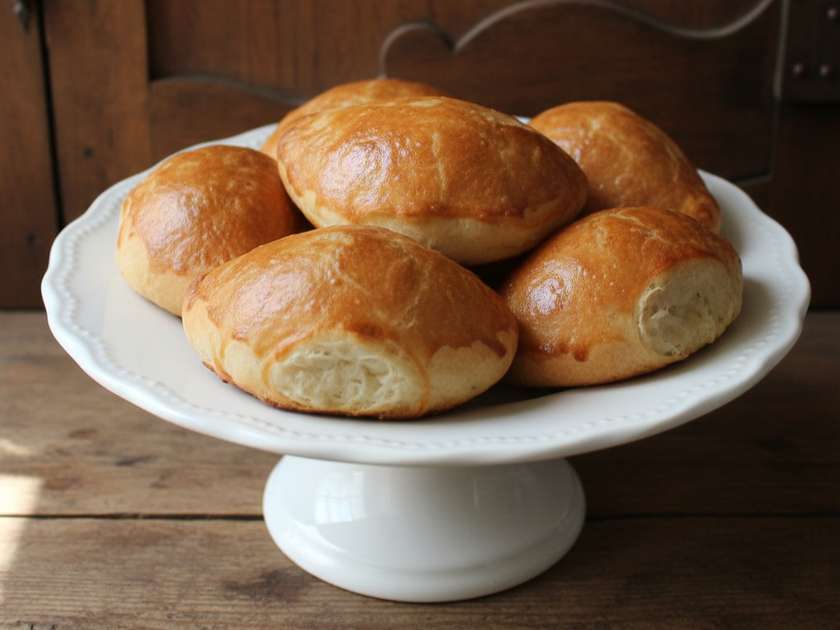 Kaltsone peekoni ja mozzarella juustuga