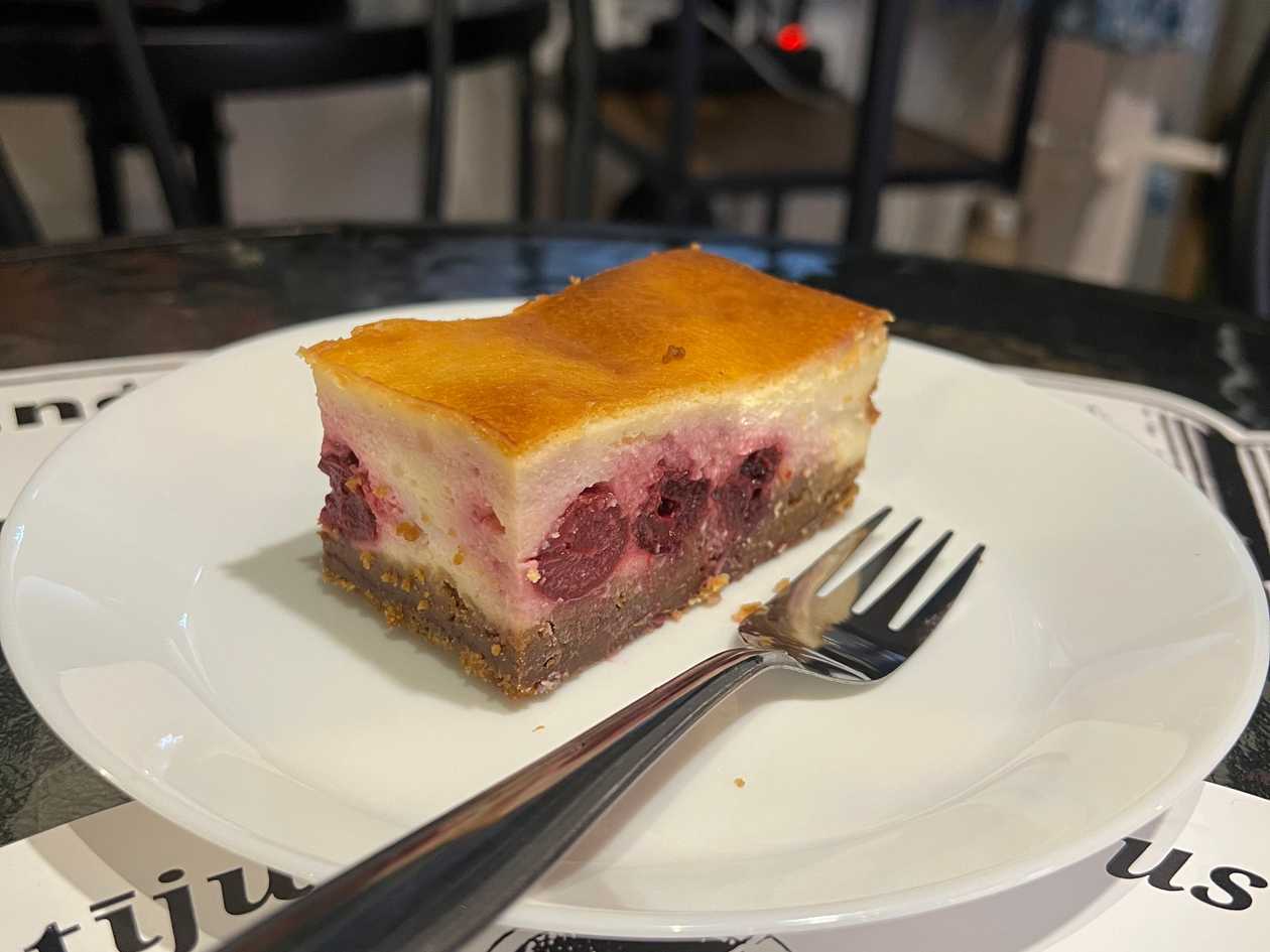 Творожный пирог с вишней