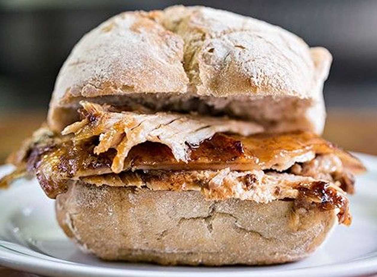 Sandes de Leitão com Queijo