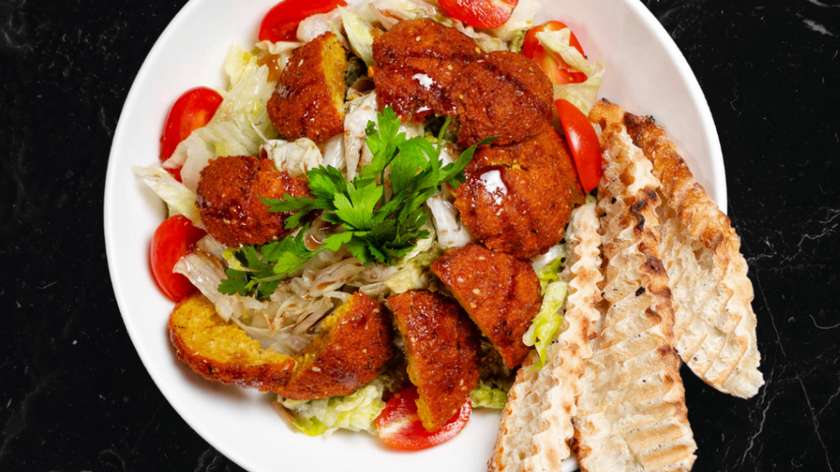 Sałatka z Falafelem