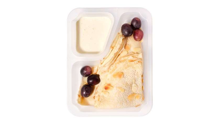 Pancakes with vanilla cottage cheese and baked apples with cinnamon