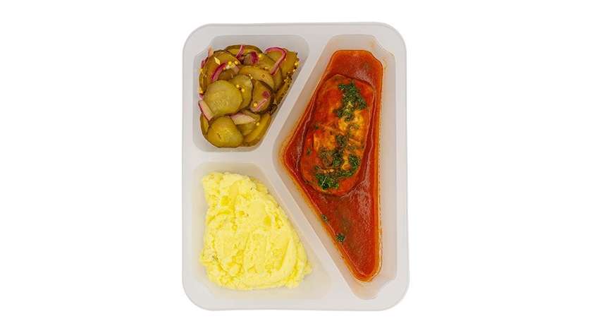 Gołąbek in tomato sauce with mashed potatoes and pickled cucumber salad