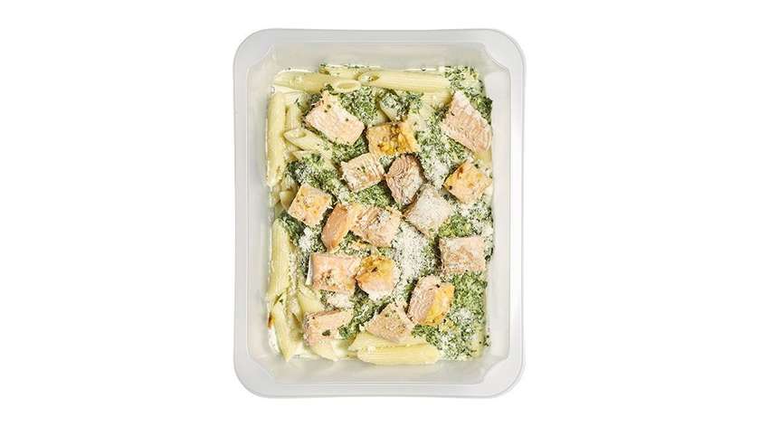 Penne pasta with baked salmon, spinach sauce and matured cheese