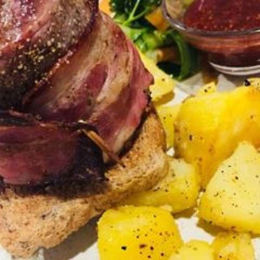 Bacon steak s prílohou