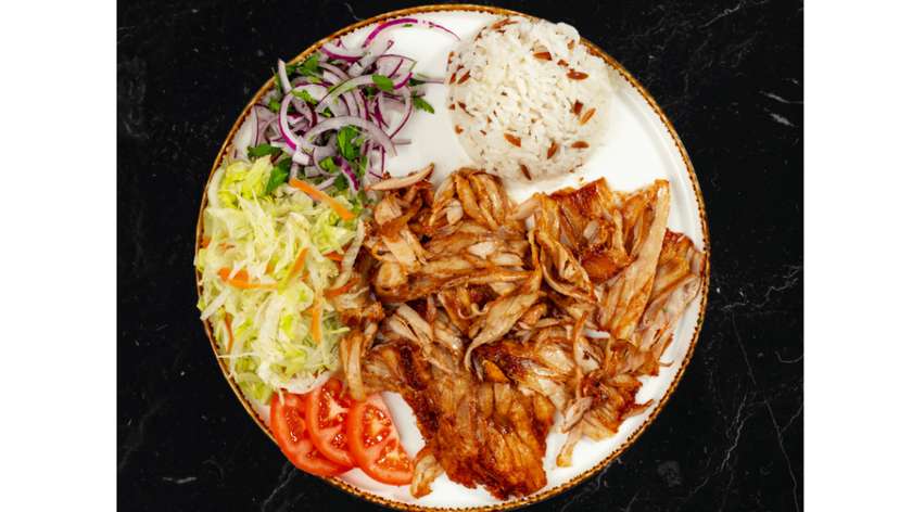 Kebab z Kurczaka na Talerzu