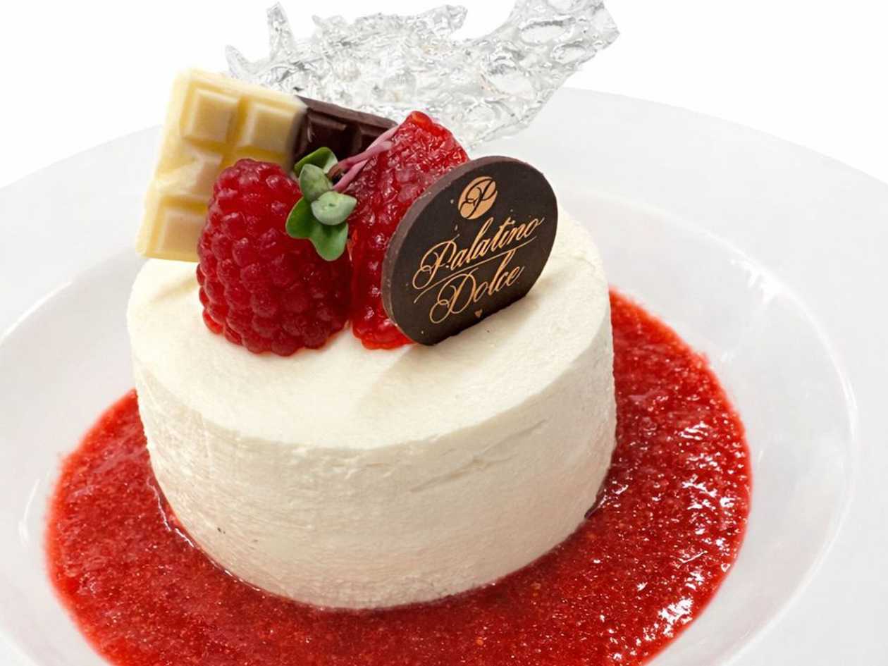 Cheesecake s jahodovou omáčkou