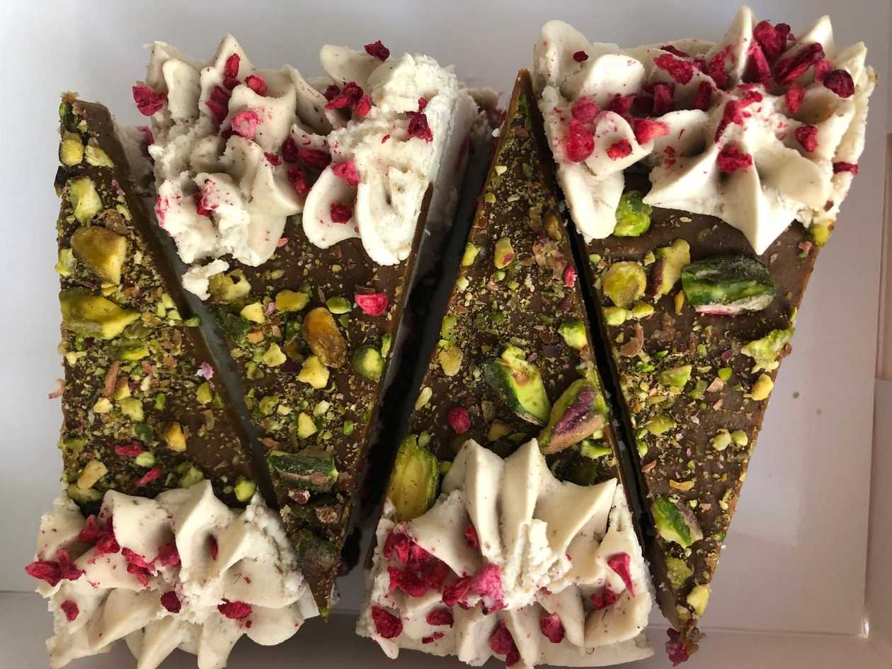 4 pack Tort cu fistic si zmeura 400g