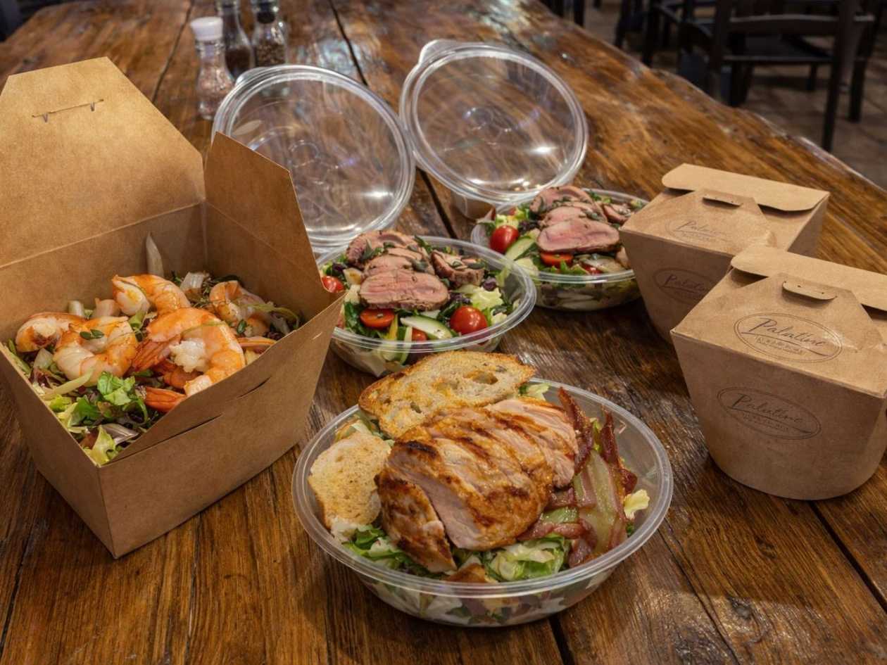 Pita chléb plněný vepřovým gyrosem