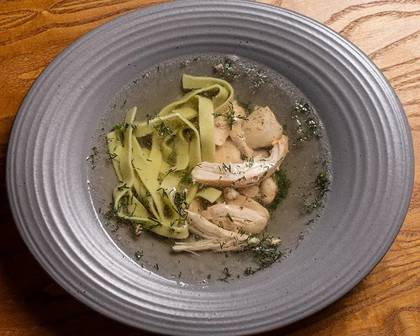 Курячий бульйон з локшиною