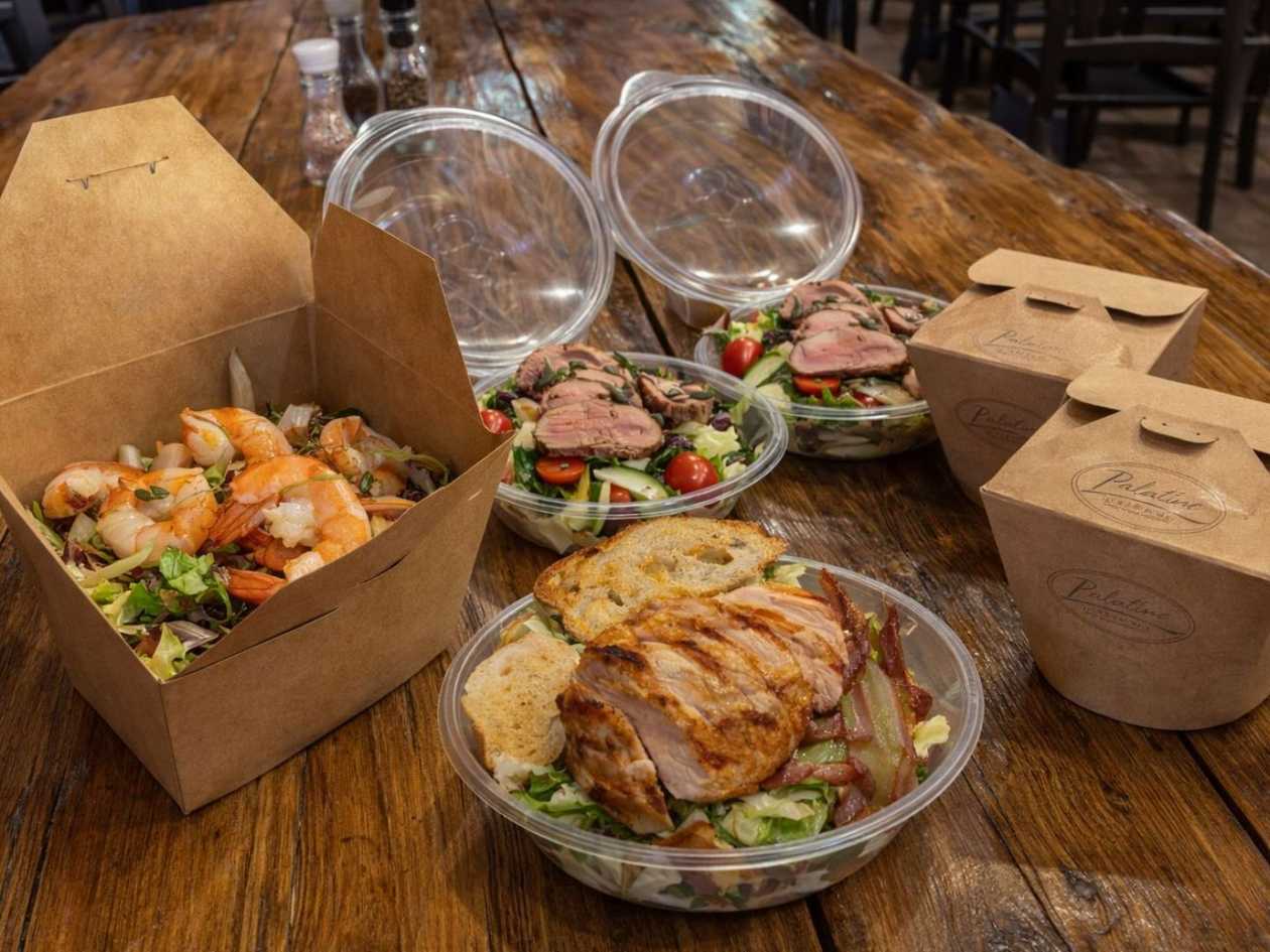 Salát s grilovaným sýrem Halloumi