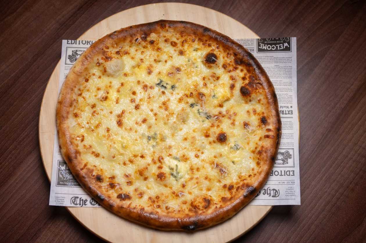 Pizza quattro formaggi