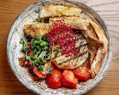 Фермерський камамбер з печеним чері