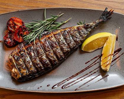 Скумбрія на мангалі