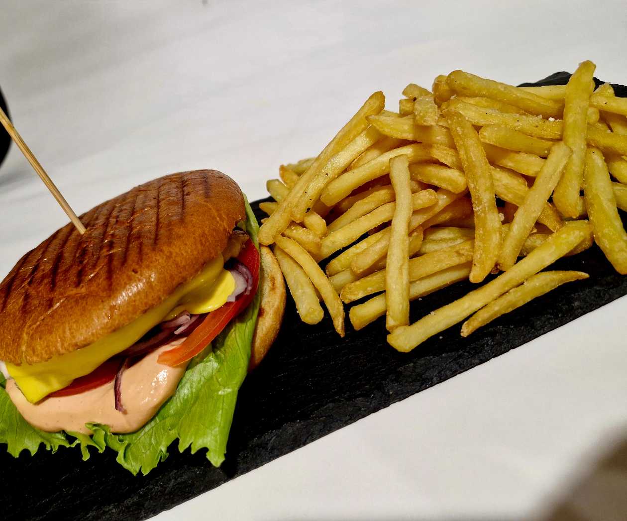 Hamburger with Grilled Chicken