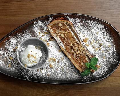 Яблучний штрудель