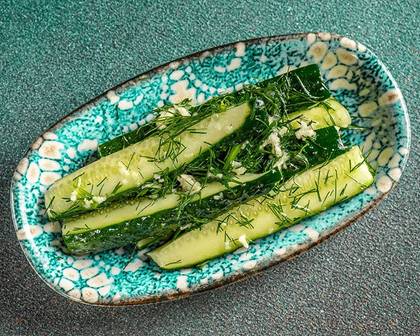 Малосольні огірки