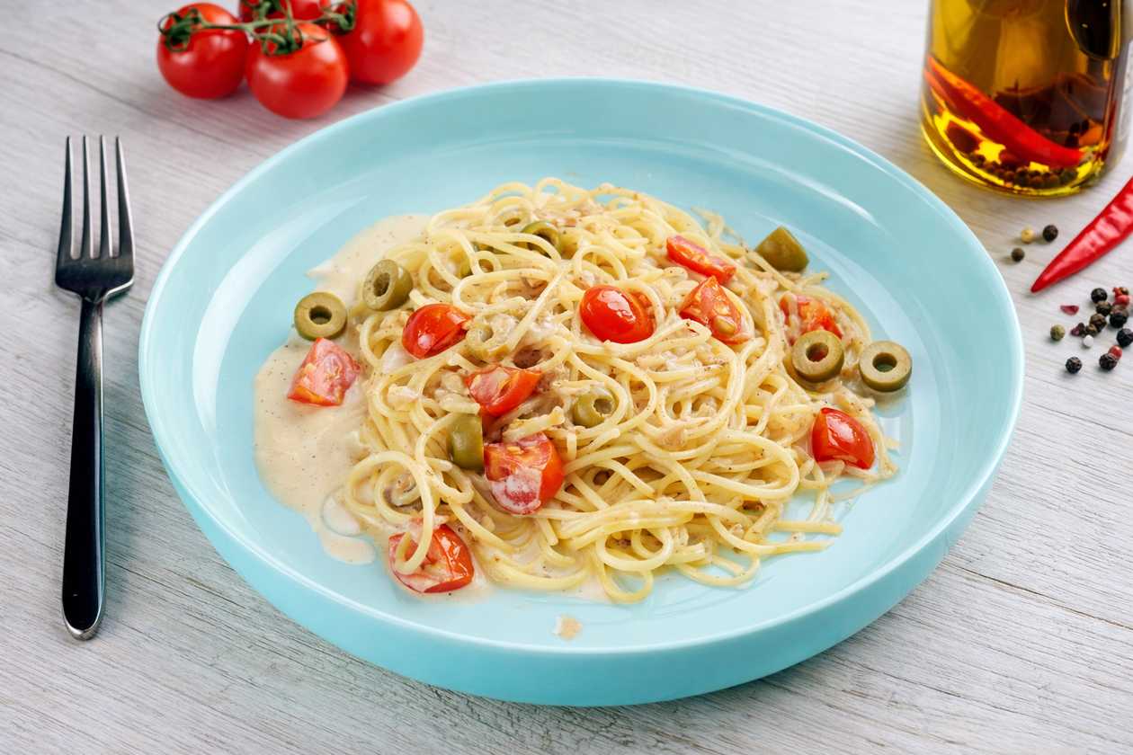 Паста тунець з оливками