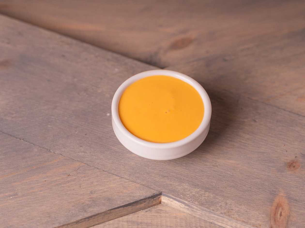 Cheddarová omáčka (teplá)