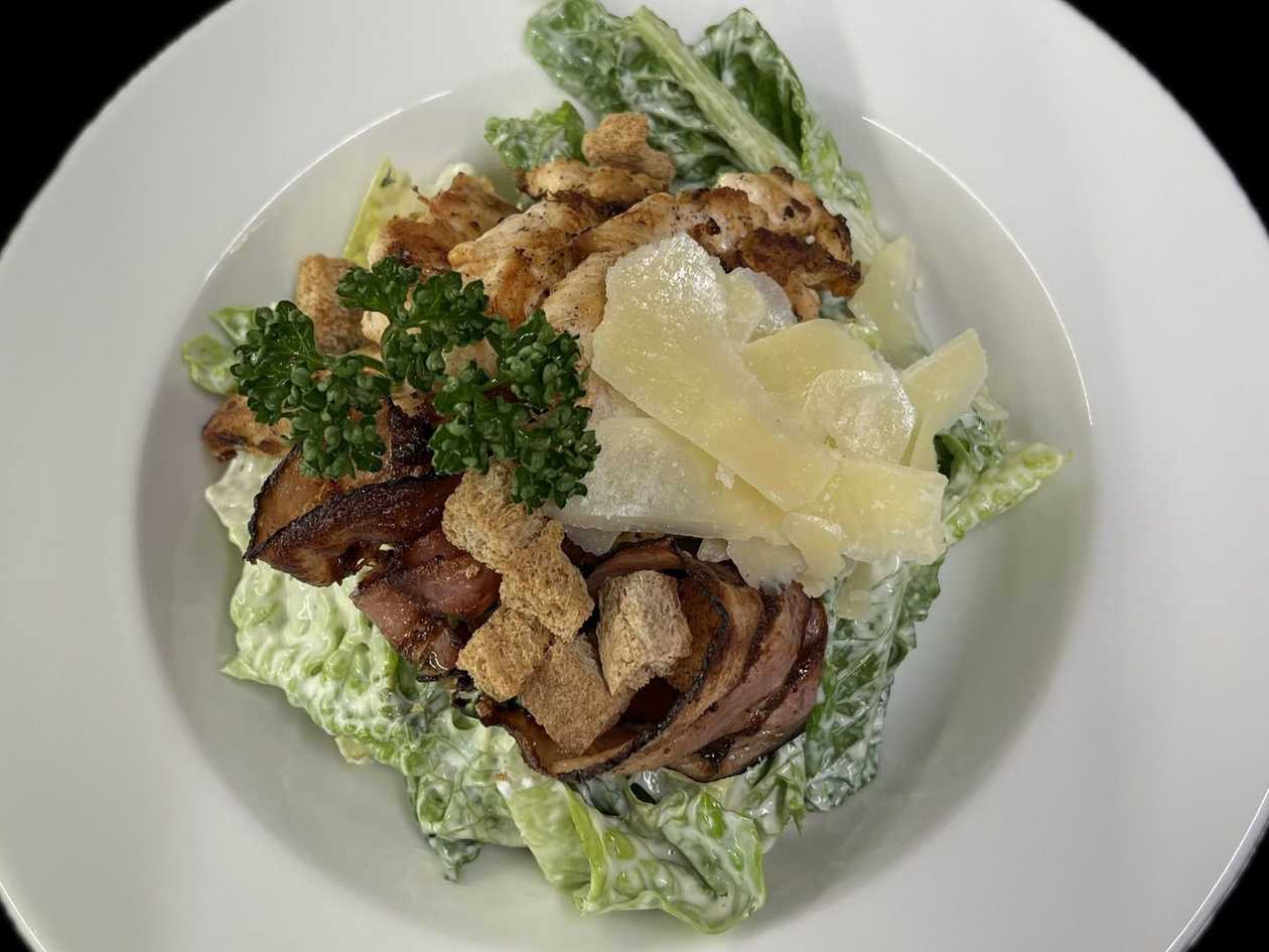 Caesar salát s grilovaným kuřecím masem