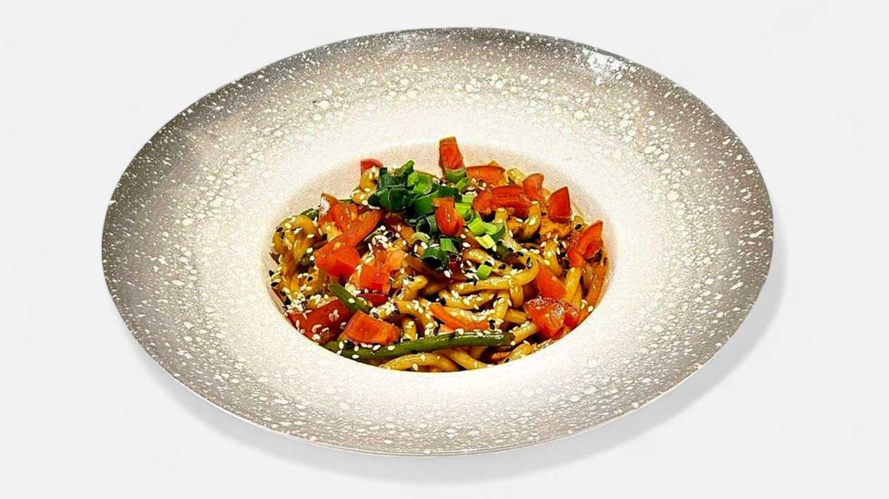 Wok udon cu pui si sos teriyaki