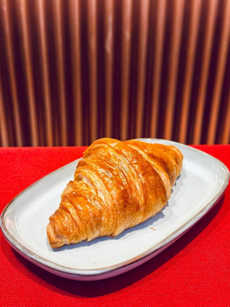 Croissant cu unt