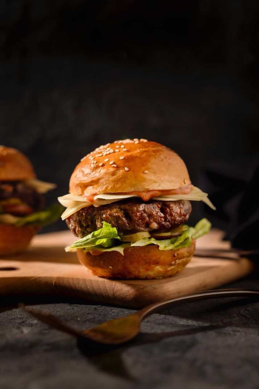 1101. Double Cheese Burger Nominanza