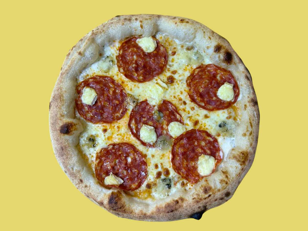 Pizza quattro formaggi e ventricina