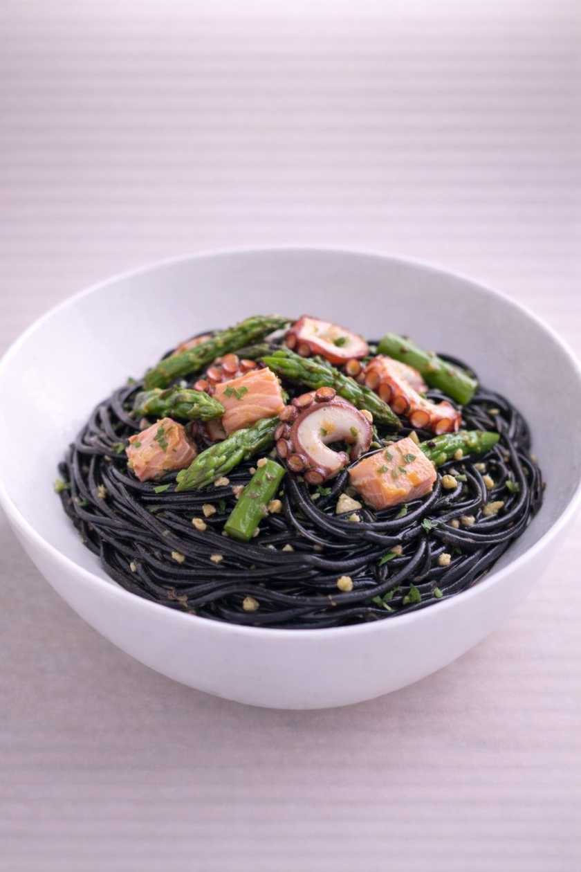 46. Pasta Linguine Nero Frutti di Mare