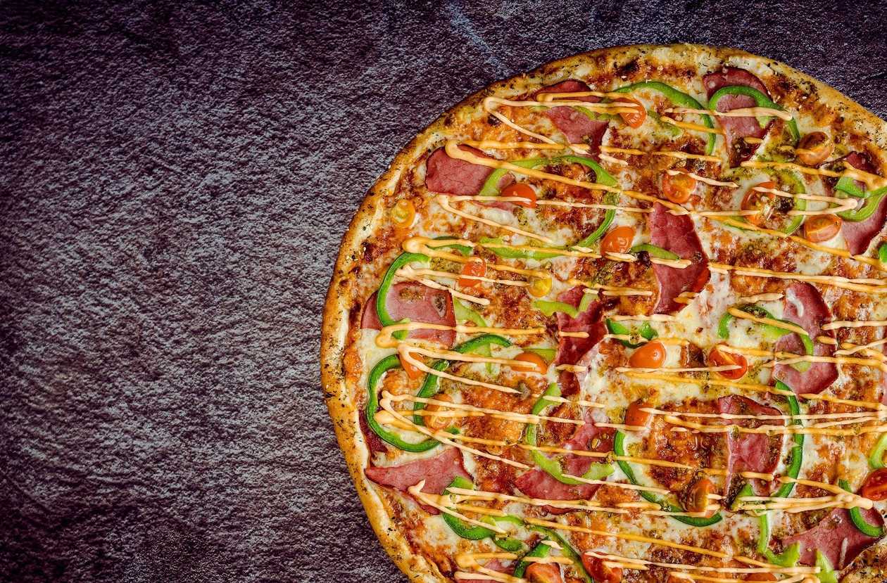 Beef pizza with harissa sauce 23cm